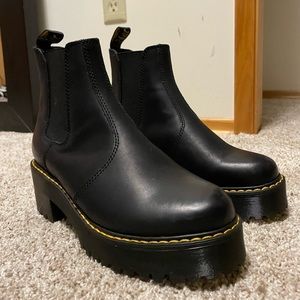 Almost NEW Chelsea chunky Dr. Martens